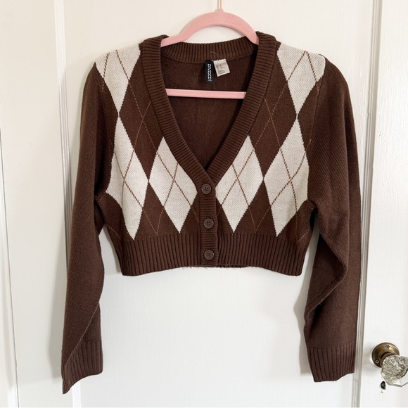 Divided Sweaters - H&M BROWN ARGYLE CROPPED CARDIGAN SWEATER